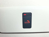急病時や危険を感じたとき、SOSコールスイッチを押すと専門のオペレーターが警察や消防への連携をサポートします。(ご利用には別途有料サービス契約が必要です)