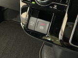 【オートブレーキホールド・電子パーキング】ホールド機能がONになっている状態でクルマが停止すると自動でブレーキが作動!知らずうちにブレーキが緩んでしまった時、運転で足が疲れた時などに役立ちます♪