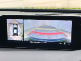 【360&deg;ビューモニター】専用のカメラにより、上から見下ろしたような視点で360度クルマの周囲を確認することができます☆死角部分も確認しやすく、狭い場所での切り返しや駐車もスムーズに行えます。