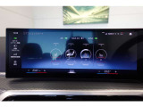 クルマの頭脳ともいえる、管理システム、iDrive。ナビだけではなく、オーディオ操作や車両情報の表示などをコントロールできます。便利さと安全性の向上にも繋がっています。
