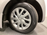 純正スチールホイールには専用ホイールトリム(カバー)を装着しております。足元を引き立てます。