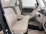 【運転席シート】ゆったりと広々した空間です。ストレスなく運転ができますよ!