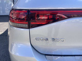2階ショールームにはキッズスペースを完備しておりますので、お子様から目を離す事なくゆっくりと商談を進められます。是非ご家族皆さまでご来店下さいませ。メルセデス・ベンツの塗り絵などのおまけもあるかも?!