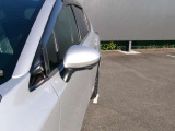ウインカー付きドアミラーです。周りに「ウインカー&ハザード」を気づいてもらえるお洒落&安全確保のアイテムです。