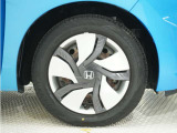 ◆純正ホイール装着車◆シンプルなデザインのホイールキャップ付きです。