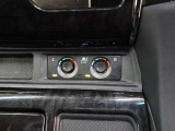 運転席/助手席シートヒーター&シートベンチレータースイッチです。