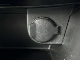 [アクセサリーソケット]こちらから電源が取れますので、車内での電化製品のご利用ができます♪