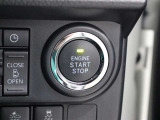 電子カードキーを携帯していれば、ブレーキを踏みながらエンジンスイッチを押すだけで、エンジンが始動します。