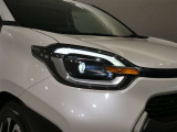 LEDヘッドライトです。デザイン性がよくとても明るいので、夜間の走行や悪天候でも安心です。しかも長寿命!