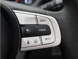 ◆アダプティブクルーズコントロール◆予め設定した車速内でクルマが自動的に加減速。前走車との適切な車間距離を維持しながら追従走行します。【LKAS】車線維持支援システムでステアリング操作を支援。