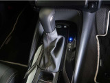 無段変速機(CVT)を搭載。有段変速機に存在する「変速ショック」が無いので、スムーズなアクセル操作が可能です♪