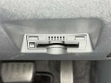 【ETC】高速道路などの料金所における自動料金支払いシステムです。車載器と料金所のアンテナとの間で無線通信を行い、料金を自動で支払うことができます。