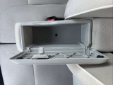 たくさん収納スペースがあります。小物を収納するのに便利です。