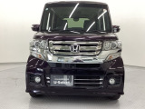 自社整備工場で点検整備をおこなってからお渡ししています。車検が残っている場合は『12ヶ月点検整備』を、車検整備付きの場合は『車検整備』をおこないます。整備費用は車両本体価格に含まれています。
