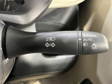 【オートライト】周りの明るさに応じて自動でヘッドライトの点灯・消灯ができる機能です!ライトの付け忘れ・消し忘れなどが無くなり、雨の日や夕方の走行も安心!トンネル通過時も便利ですね♪