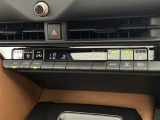 デュアルエアコンとは、運転席と助手席で、個別に温度設定ができる機能です。気温の感じ方は、人それぞれ違うもの。乗る人に優しい機能ですね。