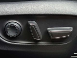 パワーシート搭載。微妙な調整が手軽にでき、最適なポジションで運転することが可能です。