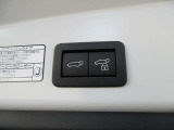 パワーバックドア装備!!スイッチ操作でバックドアを自動開閉でき、とても便利です!