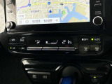 オートエアコンは温度を設定するだけで、自動で風量などを設定してくれます。運転しながら操作も必要ないので、安全性も向上します。