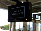別途SDカードが必要です。