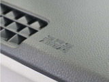 ◆助手席エアバッグ◆SRSエアバッグは、シートベルトだけでは防ぎきれない衝突時の衝撃から乗員を守るための安全装置。衝突時に瞬時に膨らみ、頭部や胸部がダッシュボードに直接衝突するのを防ぎます。