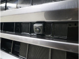 フロントビューカメラを備え、前方の映像を11.6インチディスプレイに表示できます。見通しの悪い交差点での安全確認や、駐車・発進時の前方視界の把握をサポートします。