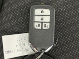 【スマートキー(エンジンスタートストップスイッチ)】スマートキー(電子キー)を持っていれば、スイッチを押すだけでエンジンをかけることができます!