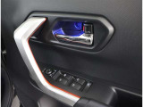 運転席から操作できます。
