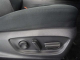 パワーシート搭載。微妙な調整が手軽にでき、ピッタリのポジションで運転することが可能です。