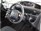 見通しのよいすっきりとした視界で、誰でも運転しやすいです。運転のしやすさは疲れにくさにも繋がりますよ♪