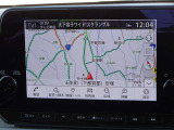 【ナビ】メーカーSDナビ付きです。目的地を設定すれば初めての場所でも簡単に行くことができます。もちろん音楽だって聴けちゃいます♪