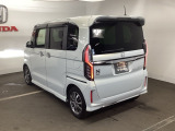 スポーティー&スタイリッシュな、大型テールゲートスポイラー
