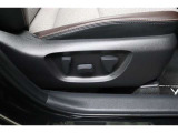 運転席はパワーシート搭載。微妙な調整が手軽にでき、ピッタリのポジションで運転することが可能です。