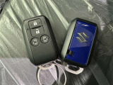 キーを取り出さずにドアを施錠&解錠。クルマの始動も可能です。