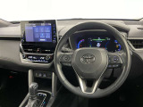 運転席まわりです。 各操作スイッチは使いやすい位置に配置されてます。