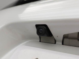 バックの苦手な初心者や女性にうれしいバックモニター 運転席の死角になる真後ろが確認できます。 (^^♪