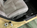 痛みの出やすい運転席シートの角、フロアマット、座面、ともに良好です