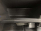 ドライバーズロアーポケットです。