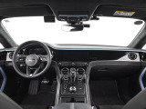 前車追従機能、レーンキープアシスト、ヘッドアップディスプレイも付いており、多数のオプションを備えております。