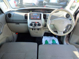 オシャレなインテリアで運転する気分も盛り上がりますよね^^