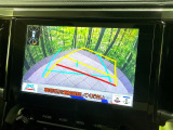 【バックカメラ】駐車時に後方がリアルタイム映像で確認できます。大型商業施設や立体駐車場での駐車時や、夜間のバック時に大活躍!運転スキルに関わらず、今や必須となった装備のひとつです!