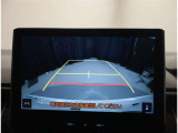 バックモニター付き。駐車の際のサポートとなり、必須アイテムのひとつですよね。それでも、バックする際は必ずご自身の目で確認をしてください。