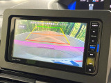 【バックカメラ】駐車時に後方がリアルタイム映像で確認できます。大型商業施設や立体駐車場での駐車時や、夜間のバック時に大活躍!運転スキルに関わらず、今や必須となった装備のひとつです!