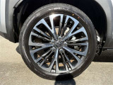 タイヤサイズは215/50R18!純正アルミホイール装着です!