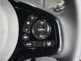 ◆アダプティブクルーズコントロール◆予め設定した車速内でクルマが自動的に加減速。前走車との適切な車間距離を維持しながら追従走行します。【LKAS】車線維持支援システムでステアリング操作を支援。
