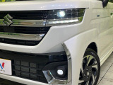 【LEDヘッドライト】悪天候や夜間走行時も良好な視界を確保し安心して運転できる高輝度LEDヘッドライトを装備!点灯速度が早く、消費電力も抑えられています。