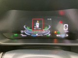 速度やシフト位置、燃料残量などの情報が一か所に表示され、運転前や停車時に確認しやすい構成です。必要な情報を把握しやすく、日々の運転を支えます。