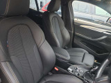 快適なショールームにて、お車選びのお手伝いから、ご購入後の整備待ちまで、ご対応致します。
