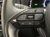 運転中、オーディオの操作をしてて、ハッとしたことはありませんか?ステアリングスイッチは、運転中でもハンドルでオーディオの操作が可能です。安全なドライブをサポートします。