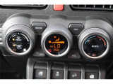 オートエアコン付です。簡単操作で快適に車内温度をコントロールします。